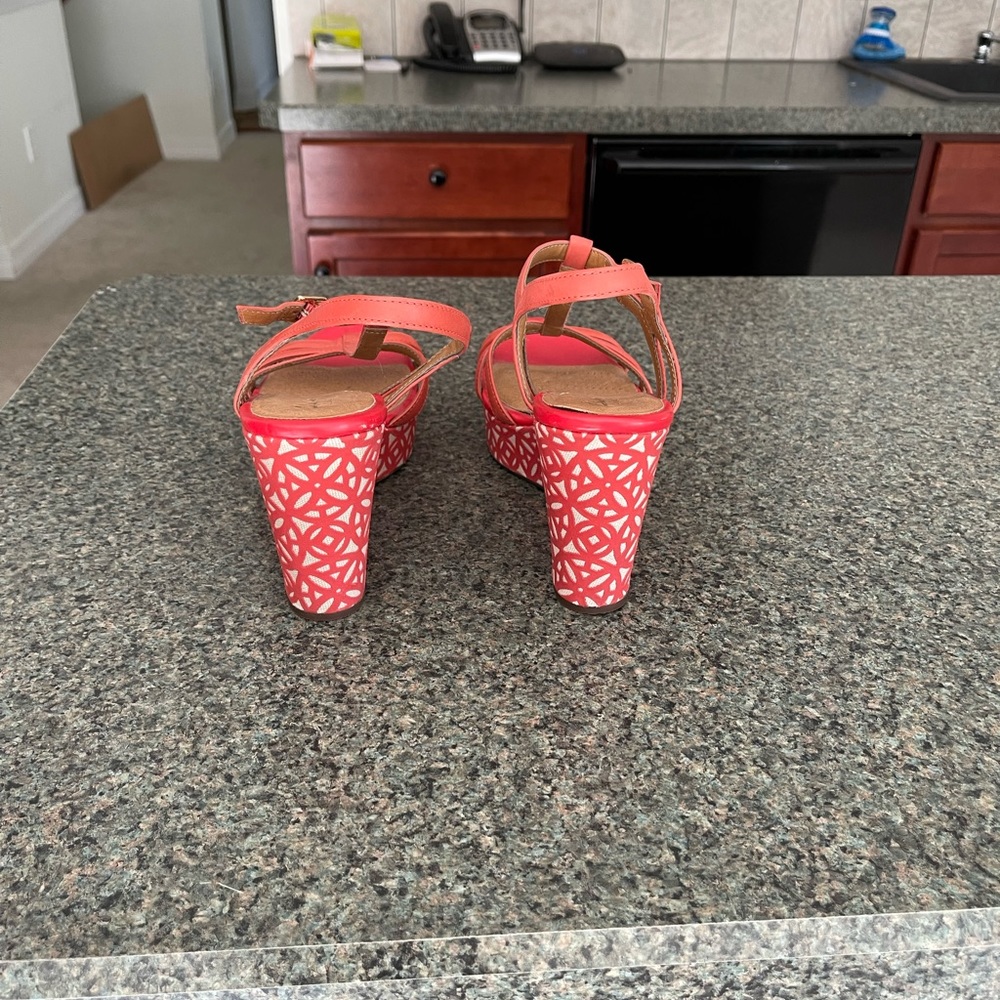Clark’s Wedge Sandal - Coral color - sz 11 - Picture 3 of 6